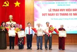 TPHCM: 29 đảng viên phường Bến Thành nhận Huy hiệu Đảng đợt ngày 3-2