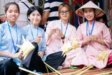 Học thắt lá dừa, làm hoa vải tsumami miễn phí tại Lễ hội Việt - Nhật