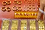 Giá vàng miếng SJC cao hơn giá vàng thế giới đến 30 triệu đồng/lượng cả tuần qua