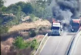 Xe chở máy móc cháy trơ khung trên cao tốc Cam Lâm - Vĩnh Hảo