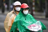 Hà Nội nắng gắt chớp nhoáng, ngày mai không khí lạnh tràn về gây mưa giông
