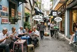 Thành phố mình giữa đôi bờ quen - lạ