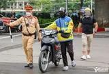 Hà Nội dự kiến 'siết' xe ôm, shipper chạy xăng trong vùng phát thải thấp