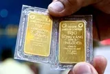 Giá vàng thế giới tăng cao, giá vàng trong nước diễn biến lạ