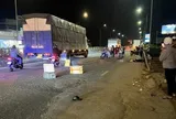 Ô tô va chạm với xe máy, cháu bé 6 tuổi tử vong