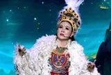 Thanh Ngân và hai cô đào hát