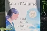 Tựa thinh không, quyển sách của người mẹ viết trên giường bệnh và cô con gái khuyết tật não