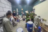 Khám xét khẩn cấp nơi làm việc của Nguyễn Thanh Bình, thu giữ 180 bao hoá chất ghi chữ "Toxic 6"