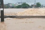 Quảng Ninh: Nước lũ bất ngờ tràn vào trụ sở xã, cuộc họp phải dừng giữa chừng