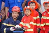 CLIP: Mang giấc mơ lính cứu hỏa đến với các bệnh nhi đặc biệt