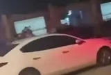 VIDEO: Tài xế lái xe ô tô cán qua người khác rồi bỏ chạy