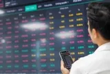 VN-Index mất hơn 10 điểm, nhóm cổ phiếu 'vua' gây áp lực
