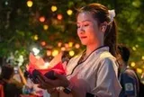 Hàng ngàn người về chùa Pháp Hoa thả hoa đăng cầu bình an mùa Phật đản