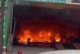 Cháy dữ dội kèm tiếng nổ tại tiệm rửa xe ở Quảng Ninh