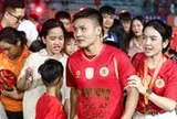 Vợ Văn Hậu, Quang Hải, Văn Thanh chia vui cùng CLB Công An Hà Nội trong ngày đăng quang V-League