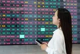 Chứng khoán tuần mới: Dòng tiền không mạnh, chuyên gia khuyên cẩn trọng trong giải ngân