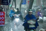 Hà Nội đón không khí lạnh từ tối 8/6, mưa lớn và nhiệt độ giảm còn 23 độ