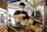 Chàng trai nghỉ làm dược sĩ, kế thừa tiệm bánh canh Michelin của mẹ