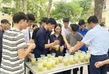 Ly nước mát, bát cháo thơm tiếp sức sĩ tử mùa thi