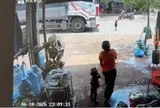 Bé trai 3 tuổi băng qua đường, bị xe tải tông tử vong