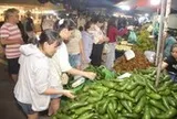 Nhộn nhịp khách tham quan, mua sắm đêm khai mạc Tuần lễ trái cây ở TP.HCM