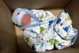 Bé sơ sinh bị bỏ trong thùng giấy trước cửa nhà dân ở TPHCM