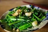 Rau muống xào tỏi, quẩy và rau sống vào Top 100 món ăn kèm ngon nhất châu Á