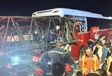 Xe khách 'găm' chặt đuôi xe đầu kéo trên cao tốc, tài xế tử vong