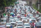 Hà Nội đón 'mưa vàng' đúng giờ cao điểm, nhiều tuyến phố ùn tắc
