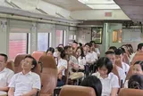 Có gì trên 'Đoàn tàu Bạch Mai' đưa 1.200 y bác sĩ đi làm giữa Hà Nội - Ninh Bình?