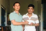 Nhặt túi chứa vàng trước chợ, vợ chồng Thôn đội trưởng trả lại người đánh rơi