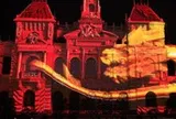 Hàng ngàn người dân và du khách đội mưa xem 3D mapping trước trụ sở UBND TP.HCM