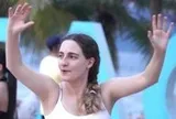Khách Tây mê mẩn sân khiêu vũ dã chiến bên bờ biển Đà Nẵng