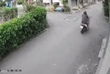 Người đàn ông đạp vào đầu, chửi bới cô gái sau va chạm, thêm 1 chi tiết gây bức xúc