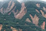 Cảnh tượng đáng sợ xuất hiện trên những quả đồi sau lũ lịch sử
