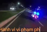 Hàng chục thanh niên nẹt pô, chạy tốc độ cao náo loạn đường phố, bị CSGT chặn bắt