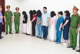 Khám xét khẩn cấp Phòng khám đa khoa Y học Nghệ An, 10 người tra tay vào còng