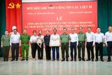 Trao bằng Tổ quốc ghi công Thiếu tá Nguyễn Xuân Hải tới thân nhân liệt sĩ