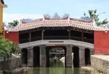Chuyện ở Chùa Cầu: Muốn giữ gìn di sản, đừng chỉ treo biển cấm