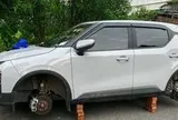 Công an Hà Nội xác minh ô tô đỗ ở khu đô thị bị trộm mất 2 bánh xe