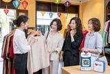 Du khách đến Việt Nam có thể quét VNPAY-QR thanh toán mà không cần đổi tiền