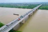 Gã đàn ông phi tang xác người tình xuống cầu Thanh Trì sau bữa tiệc ma túy