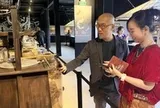 Mang hộ chiếu di sản thăm 3 bảo tàng, ăn một tô phở và nhận một phần quà