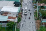 Cận cảnh tuyến đường đầy ổ gà ở TPHCM, người dân phải lạng lách mỗi ngày