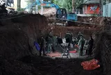 Cuối tuần tìm hài cốt liệt sĩ ở công viên Lê Thị Riêng, hàng chục chiến sĩ đào bằng tay