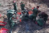 Tìm thấy thêm 24 hài cốt liệt sĩ cùng khăn, chai dầu gió ở công viên Lê Thị Riêng