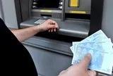 Người dân châu Âu tăng cường trữ tiền mặt