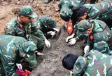 Bộ đội đào 900m³ đất, phát hiện thêm 26 hài cốt liệt sĩ ở công viên Lê Thị Riêng