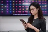 Cổ đông ngành chứng khoán mong ngày 'vào bờ'