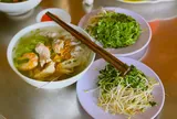 Quán bún cá ở TP.HCM đông nườm nượp nhờ Trấn Thành review